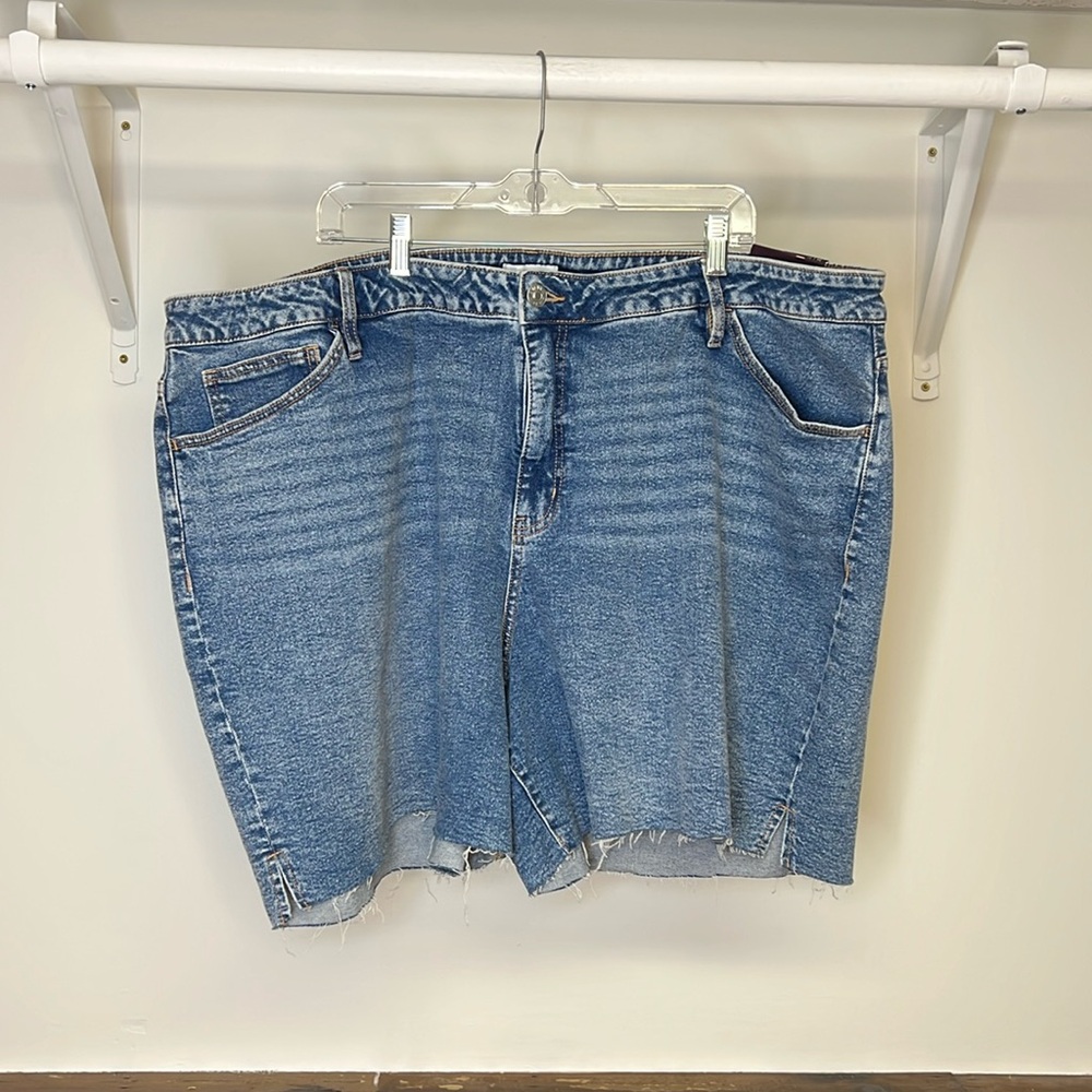 NWT Ava & Viv High Rise Relaxed Bermuda Denim Shorts- 26